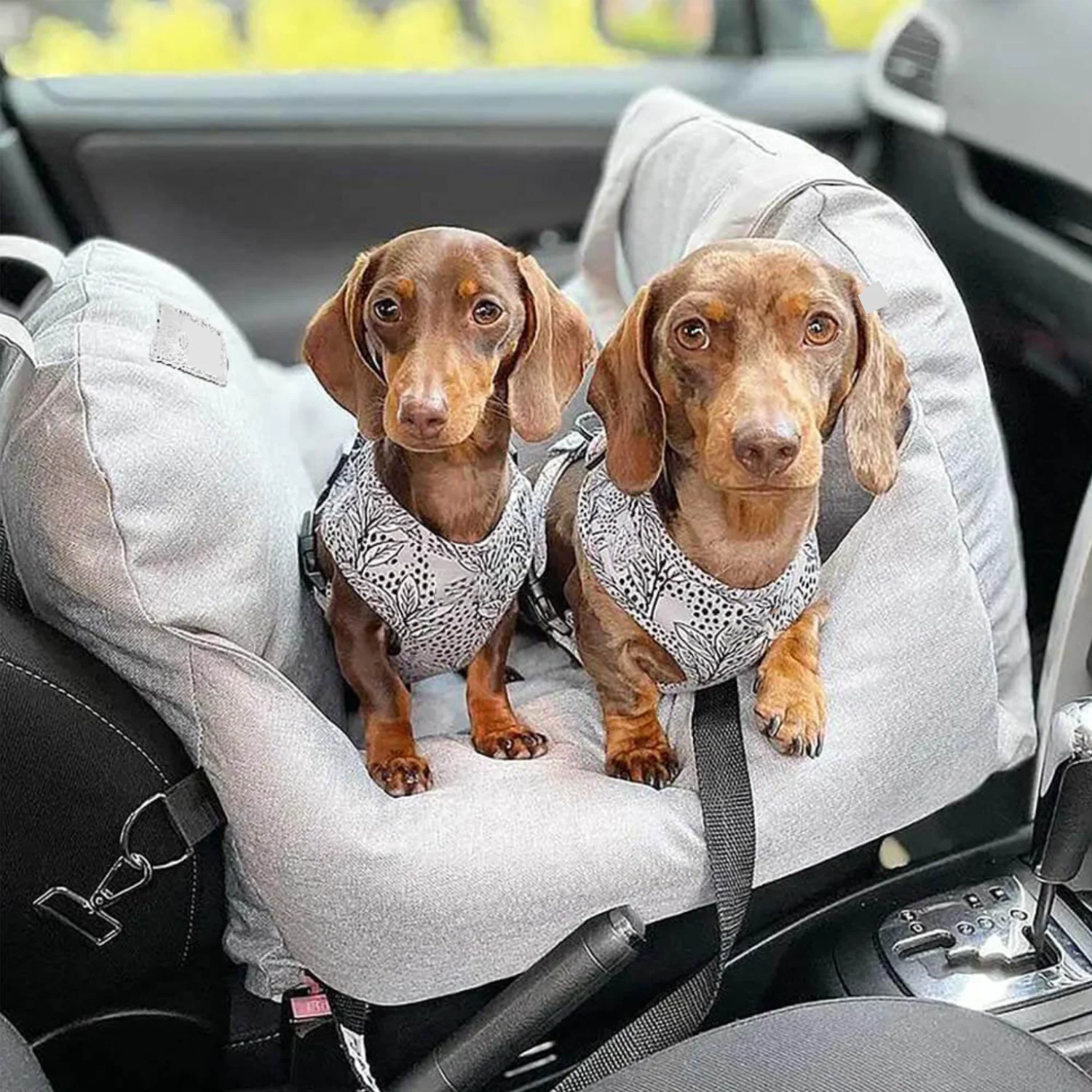 Luxurious Dog Car Bed - Image 5